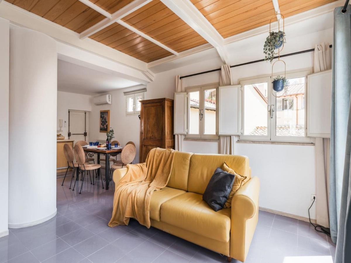 The Best Rent - Two-Bedroom Apartment With Terrace Near Trevi Fountain Рим Екстер'єр фото