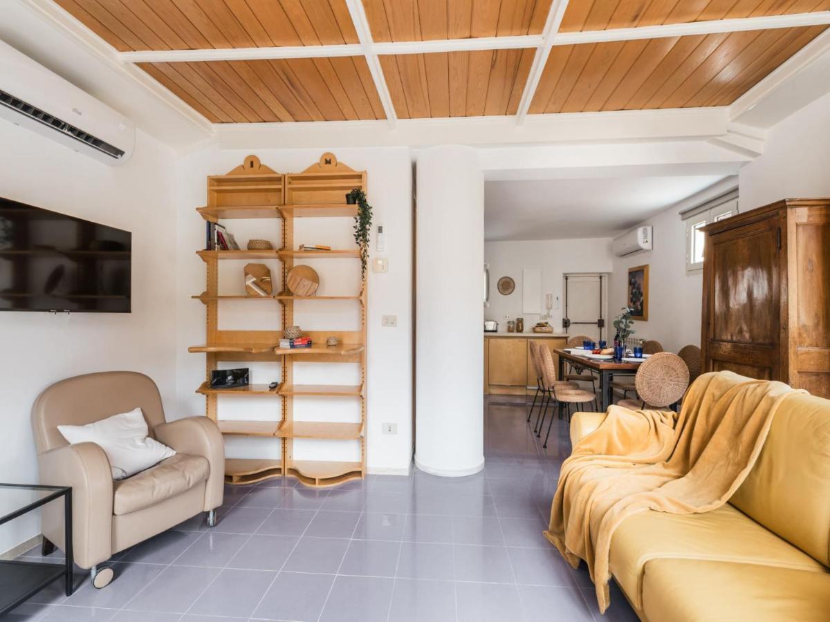 The Best Rent - Two-Bedroom Apartment With Terrace Near Trevi Fountain Рим Екстер'єр фото