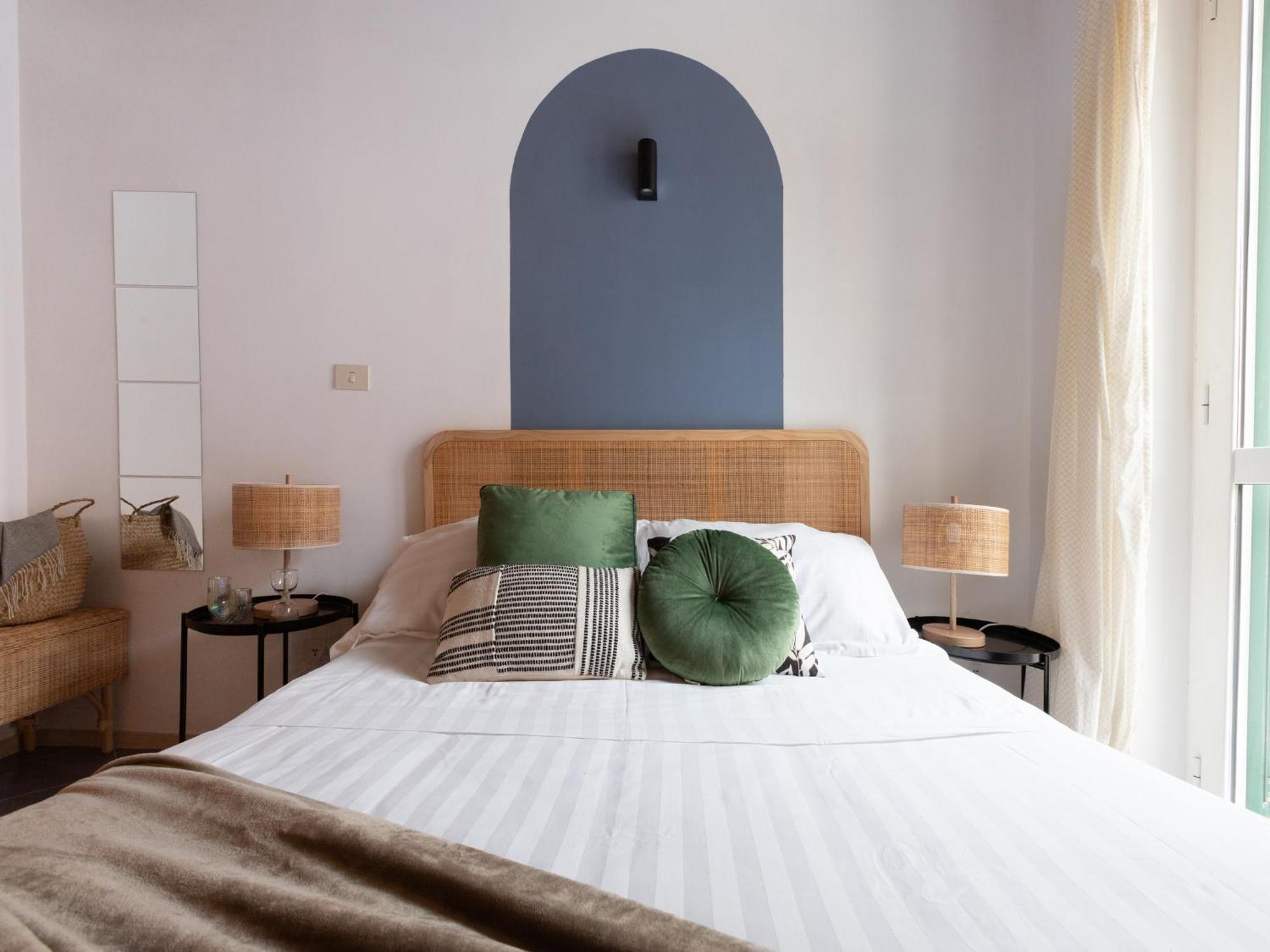 The Best Rent - Two-Bedroom Apartment With Terrace Near Trevi Fountain Рим Екстер'єр фото
