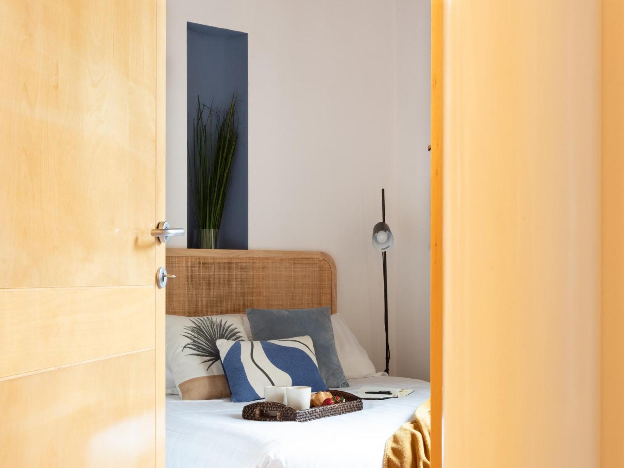 The Best Rent - Two-Bedroom Apartment With Terrace Near Trevi Fountain Рим Екстер'єр фото